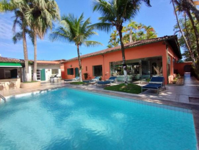 Casa térrea à 300 metros da praia